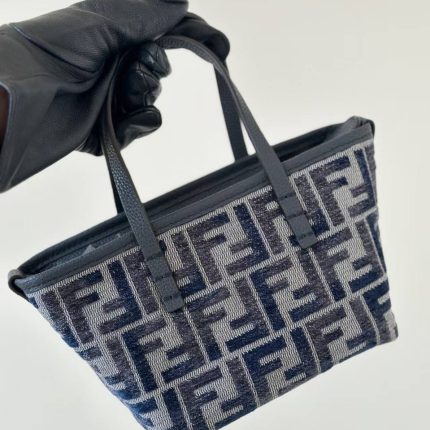 حقيبة نسائية من فندي 3317